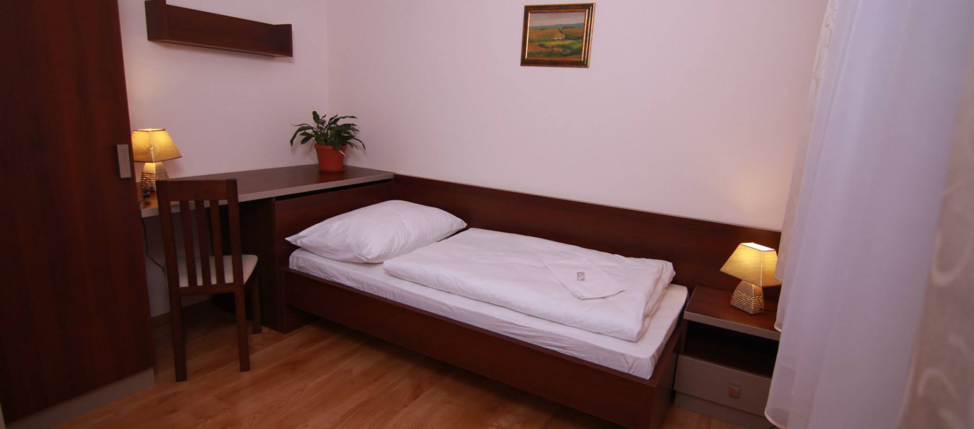 Penzi&oacute;n Augustineum